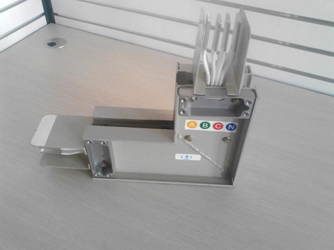 密集型91看片.COM6空氣型母線中空式的結構