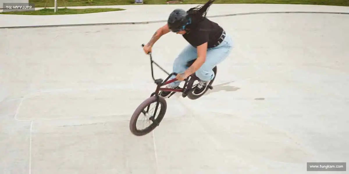 <strong>bevictor伟德官网</strong>🏀投篮、奔跑、跳跃 —— 每一个动作，都是对热爱的致敬！